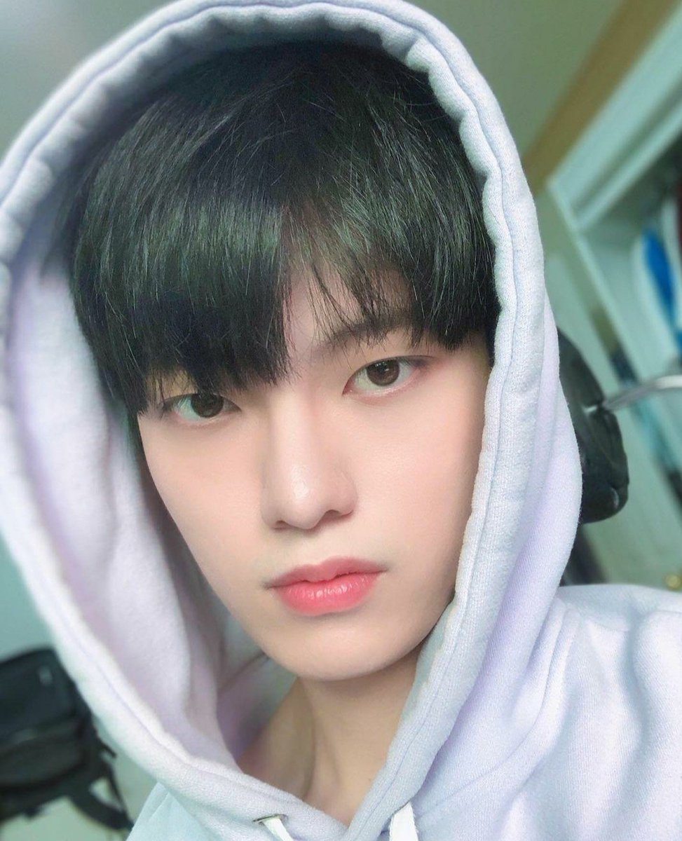 44. KIM SUNGHYUN. Before the survival he was a member of IN2IT but he left the group after the survival. He is currently an independent idol.Instagram → ss0_0hhYouTube → Dangg hyuny