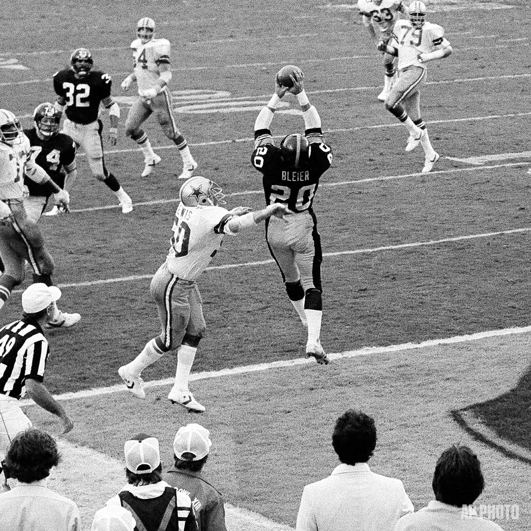 steelers's tweet photo. #OTD in 1979, we defeated the Cowboys 35-31 to win #SBXIII. #SteelersHistory https://t.co/9AaIRuzunI