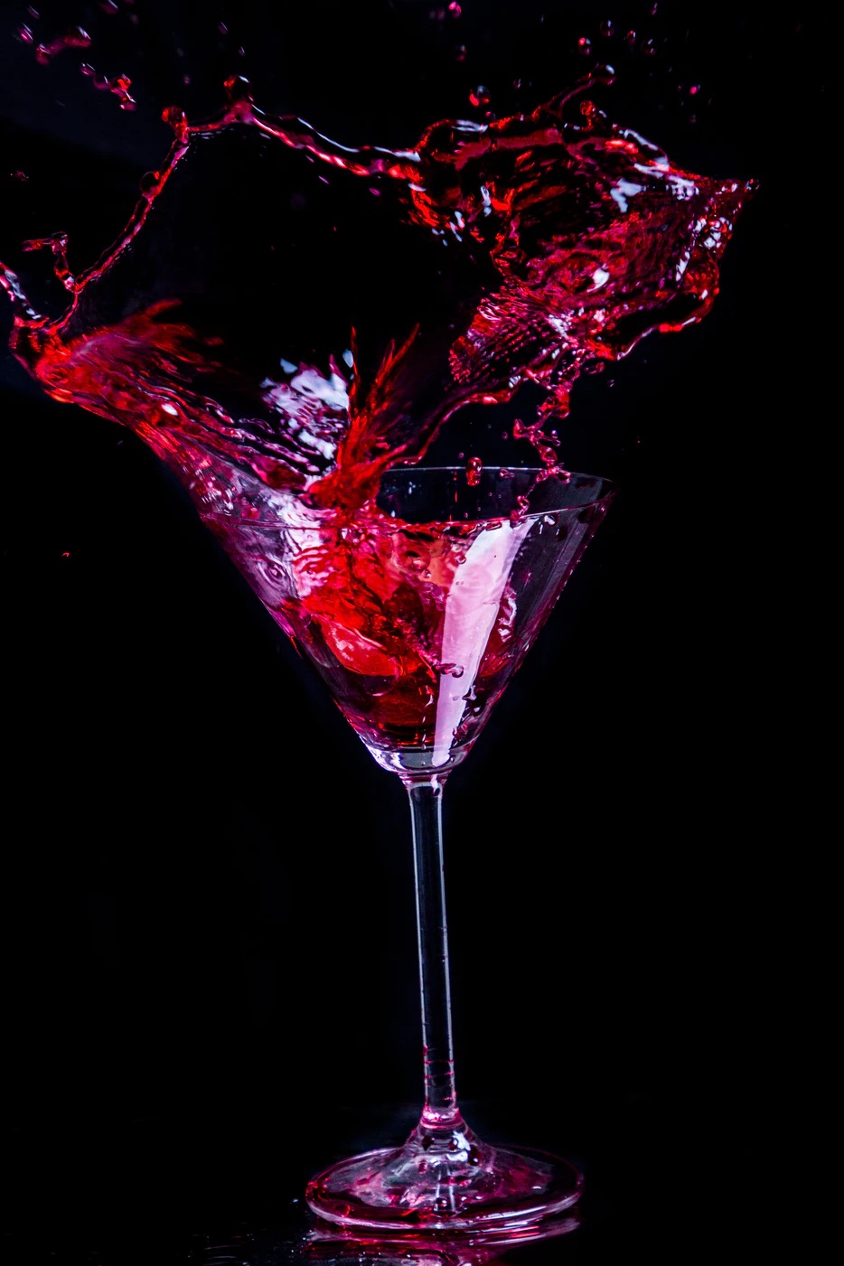 Katharsis カタルシス 誕生酒は 自分の誕生日からカクテルの色と性格診断を行えるもの 1月22日は キッスインザダーク 酒言葉は 自分の世界観を作り上げる素敵な冒険者 バーや居酒屋に行った時に 飲んでみては 誕生日 誕生酒 Katharsis