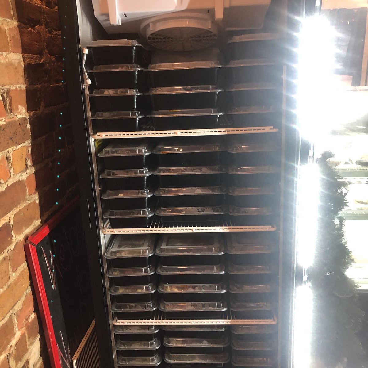PlatingChange's tweet photo. Welty's Deli has been hard at work preparing delicious meals for their local community! We are so grateful to their entire staff for doing their part to battle food insecurity with #PlatingChange. https://t.co/Rp1DPfhytl