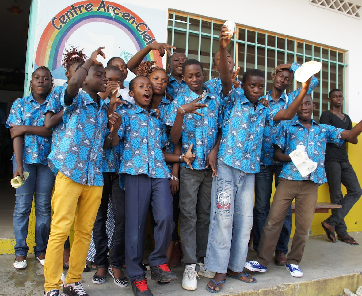 #ThrowbackThursday
Chaque année, une centaine d’enfants sont abandonnés à eux-mêmes. Depuis 2013, nous sommes engagés auprès des centres d’accueil pour enfants de la rue de l'Association Arc-En-Ciel.
#10ansFSBO #Gabon #FSBO #ProtectionEnfance