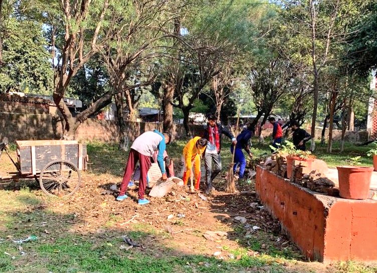 NSSRDChandigarh's tweet photo. #Not_ME_But_YOU
#CleanlinessDrive
#NSSvolunteers of GMSSS-22A conducted cleanliness drive while beautifing school premises during #UnlockProcess of pandemic.
#SwachhSurvekshanChandigarh2021
@_NSSIndia @YASMinistry @KirenRijiju @PMOIndia @PIB_India @SwachSurvekshan https://t.co/ayl8fDhpoX