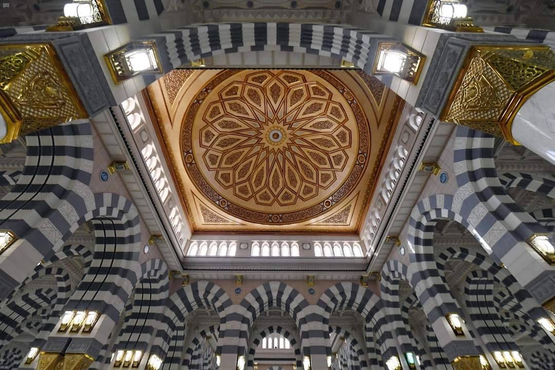 lifeofarabs1's tweet photo. Take a closer look at the intricate intradoses of the domes in the Prophet’s Mosque in #Madinah.
Tags
#SaudiArabia #Riyadh #Jeddah #dammam #SaudiNews #Madinah #Makkah #lifeofarabs #Loa #Saudi_expatriates #lifeinksa #Saudiexpat #expatriates #expatriatesnews https://t.co/b22Ry3VRUk