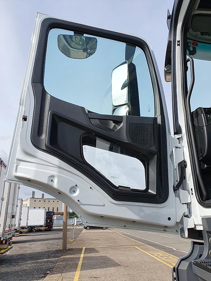 Astra_VT's tweet photo. Astra #ClearView – Additional Low Level Passenger Side Window for #HeavyGoodsVehicles - Images of the recently fitted #Mercedes #ACTROS &amp; #AROCS.

Talk to the experts, call today for assistance and advice on 0151 348 5777

https://t.co/cbc3opogME https://t.co/rdqdaDIfgN