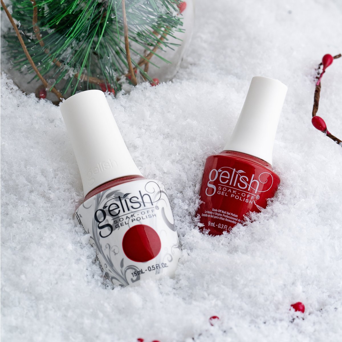 GelishMINI's tweet photo. Did you know that your favorite red shade is available in both @GelishMINI AND @GelishProfessional!? Pick up your very own bottle of Stilettos In The Snow before the limited edition collection is over ❤️ #GelishMINI #GelishProfessional #ShakeUpTheMagic #StilettosInTheSnow https://t.co/lGOvItuXPY