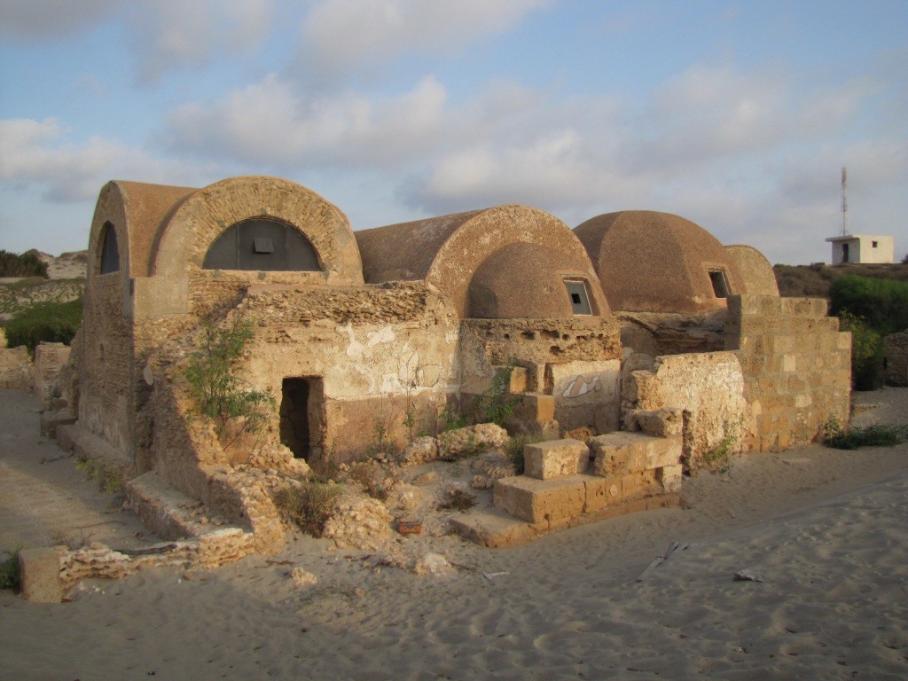 LdnRomanBaths's tweet photo. The idea of the external barrel vault may have been propagated from early reconstruction images based on surviving bathhouses at Leptis Magna in Libya. But would the barrel vault have needed a pitched roof in rainy Britannia? #Archaeology31 #Reinterpret https://t.co/slZlyyqBRu