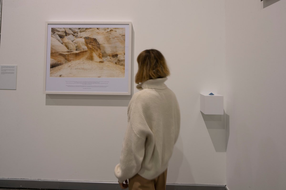musacmuseo's tweet photo. La artista Ana Frechilla nos guía en este vídeo por su proyecto "Intervalo lúcido. Consciencias del espacio", que podéis visitar en el #Lab987 hasta el 7 de marzo (1/3) ▶️https://t.co/rPOmVeFr4a https://t.co/uZHOa2dVw6