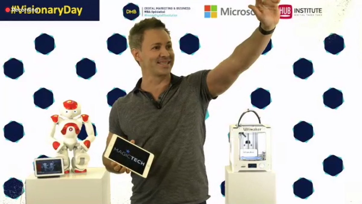 MarionForesti's tweet photo. 📢 #VisionaryDay #MBADMB  @samuelgaulay @MAGICTECH_io Quelle présentation ! #IA #magictech https://t.co/e8YFg9CTWF