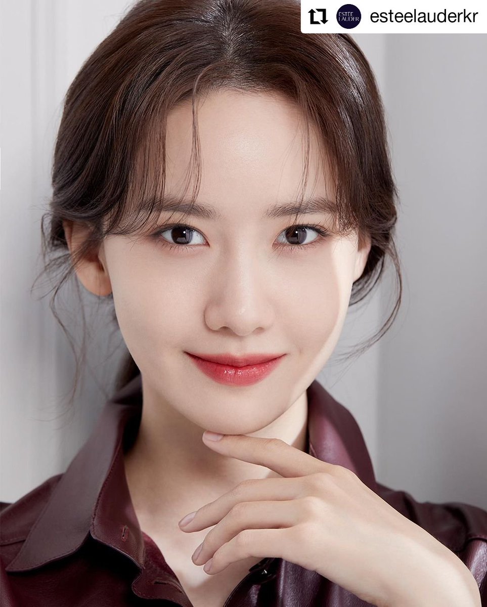WithSNSD_TH's tweet photo. #Repost @.esteelauderkr
눈 속에서 피어난 한 송이 장미 같은 윤아의 골져스 룩 🌹
#DoubleWear #WearConfidence
#PureColorLove #PureColorEnvy
#더블웨어골드쿠션 #자연광쿠션 #완벽커버
#EsteeAmbassador @#yoona __lim
📸@.marieclairekorea
https://t.co/xiWXgnbAmU
#ยุนอา #GirlsGeneration https://t.co/iikYDC80oH