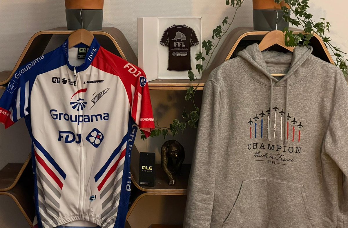 FFLose's tweet photo. 🚨 Jeu Concours @ParionsSport

Tente de gagner le maillot dédicacé d'@ArnaudDemare, un hoodie FFL, 50€ de Freebet et du chocolat 😋 ! 

Pour participer, rien de plus simple! 
RT + Follow @FFLose et @ParionsSport

Tirage au sort le 28/01

Jeu Concours réservé aux majeurs 🔞 https://t.co/pGuiK0coM3