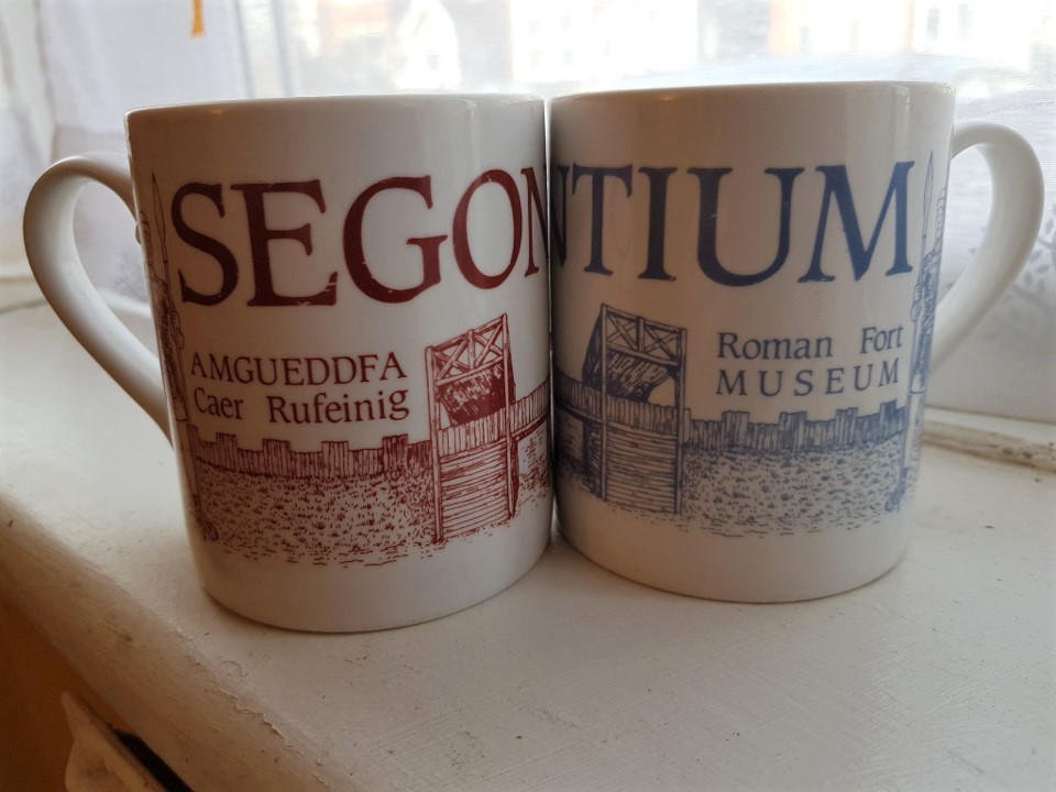 There's an excellent little museum at Segontium Roman fort  #Gwynedd which sells some great souvenirs (love a gift shop!)If and when lockdown ends, it really is worth a visit  @cadwwales  @cadwcymru https://cadw.gov.wales/visit/places-to-visit/segontium-roman-fort #RomanFortThursday