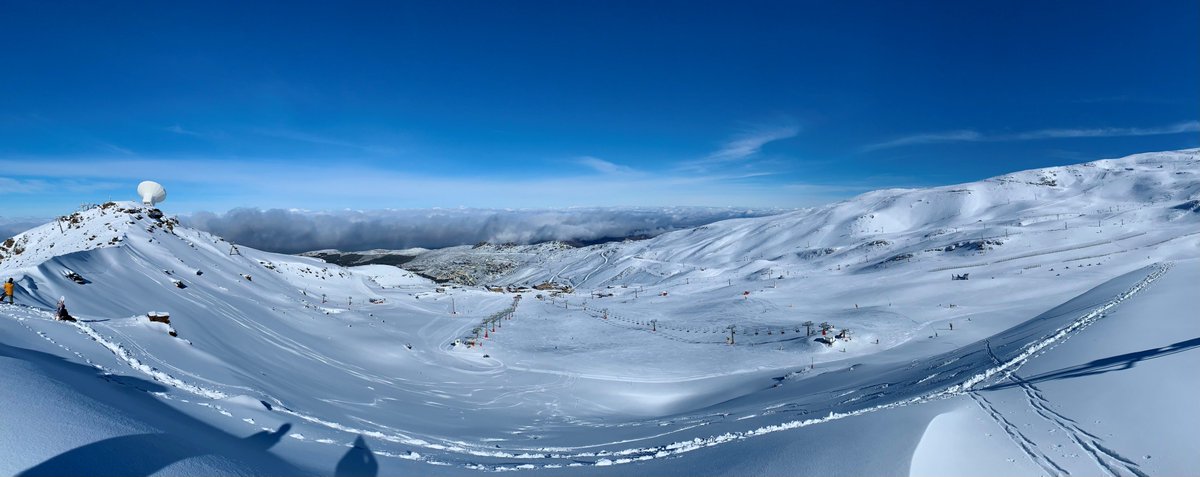 Pues no se ha quedado mal día, ¿no? En #SierraNevada, siempre vuelve a salir el sol... ℹ️ sierranevada.es/partedenieve