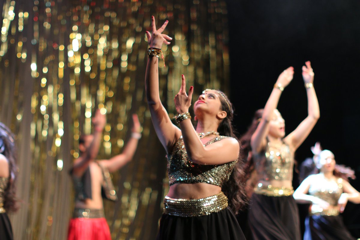 2 days to go until the amazing <a href="/bddance/">Reena Dance</a> dazzle us with a very special performance to kick off our #AsianSpringOnScreen extravaganza! Watch on facebook.com/sampad.arts this Saturday (23 Jan), 5pm. Then tune in every Saturday, 5pm for a different dance group! bit.ly/AsianSpringOnS…