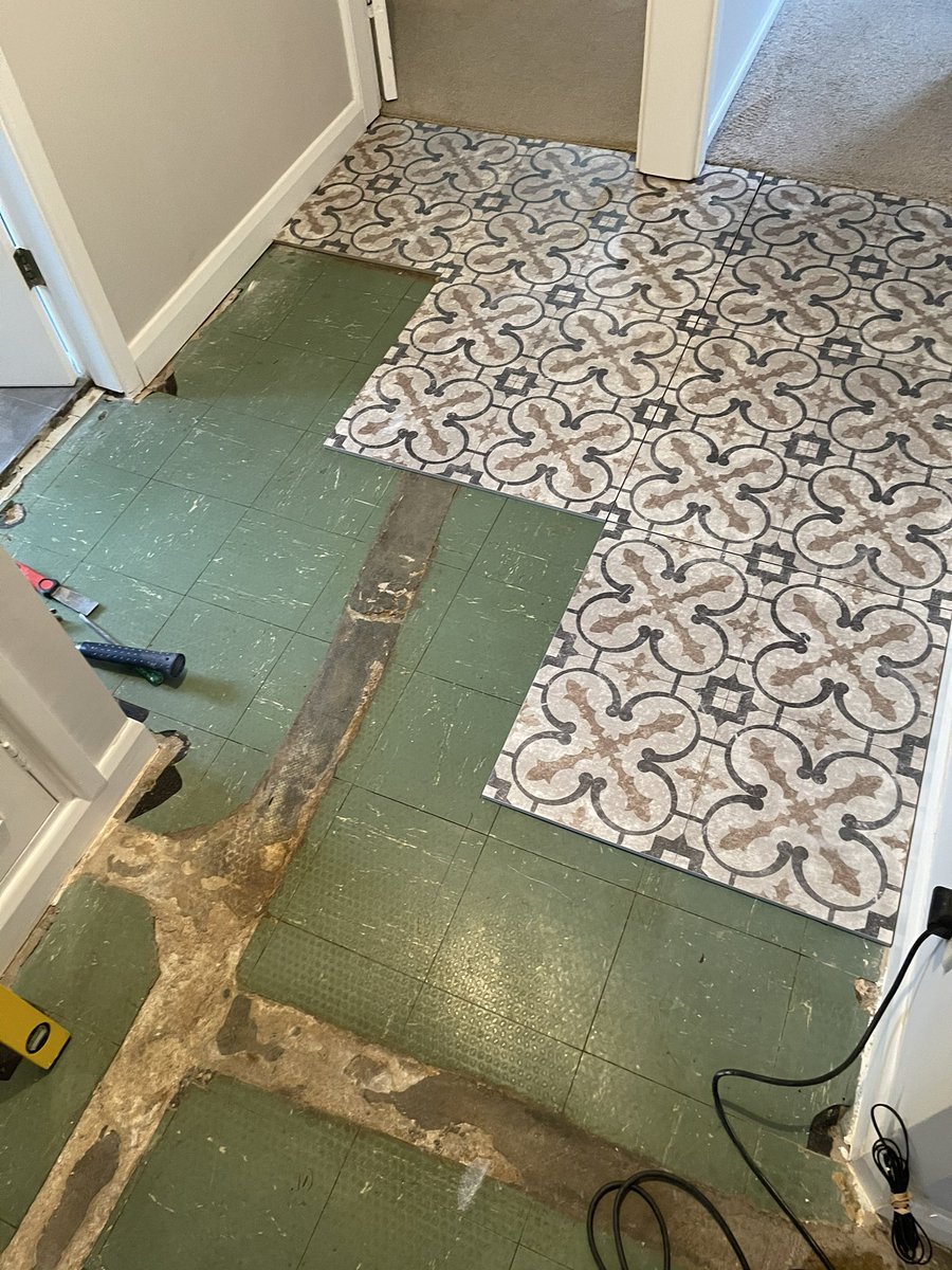 gtaylortiling's tweet photo. Small hallway transformation 😷😊@SigmaUK1 like the my new 12mm trowel @ToppsTilesTrade @tilemasteradhes @Rubi_UK_IRE https://t.co/ZqaTIp1CRc