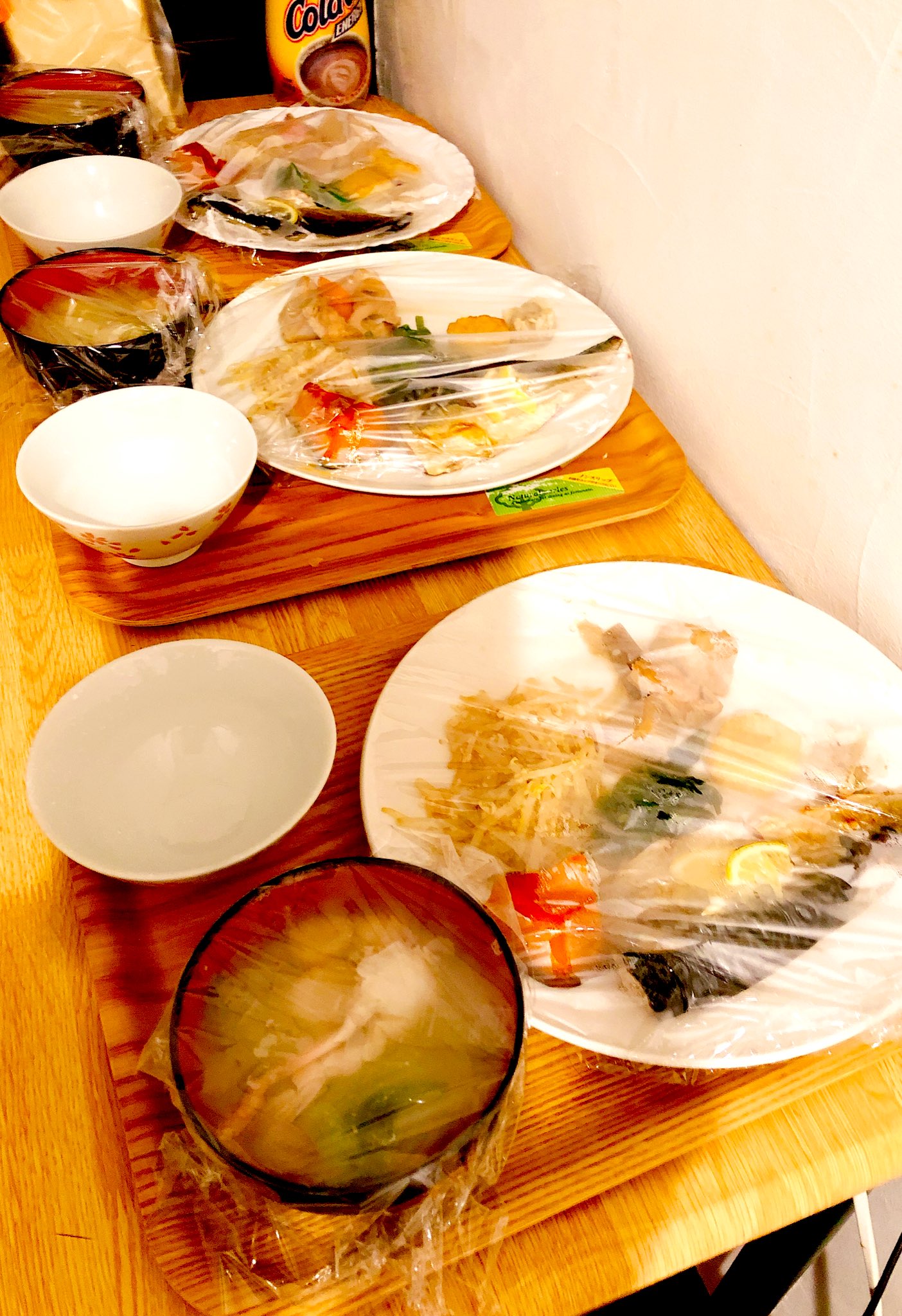下宿ハウスエンドウ على تويتر 今夜は 塩サバ モヤシのナルム かぼちゃの甘煮 ほうれん草のおひたし 里芋の八頭 貴重な里芋ヤツガシラ は 末広がりの 八 と 子孫繁栄や人の 頭 になるようにという縁起物 煮物 チキンナゲット 下宿生は 各自のお部屋で食べ