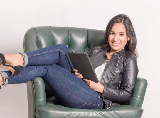 ElToqueDeDiana's tweet photo. #ElToqueDeDiana Conversamos a esta hora con Daniela Kammoun, comunicadora y experta en imagen. Conversamos sobre la elección de colores y estilos elegidos en la toma de posesión de Joe Biden.

Estamos #EnVivo por https://t.co/ZEzbLUiKq5 🖥 #21Ene https://t.co/qVw7lo0vO2