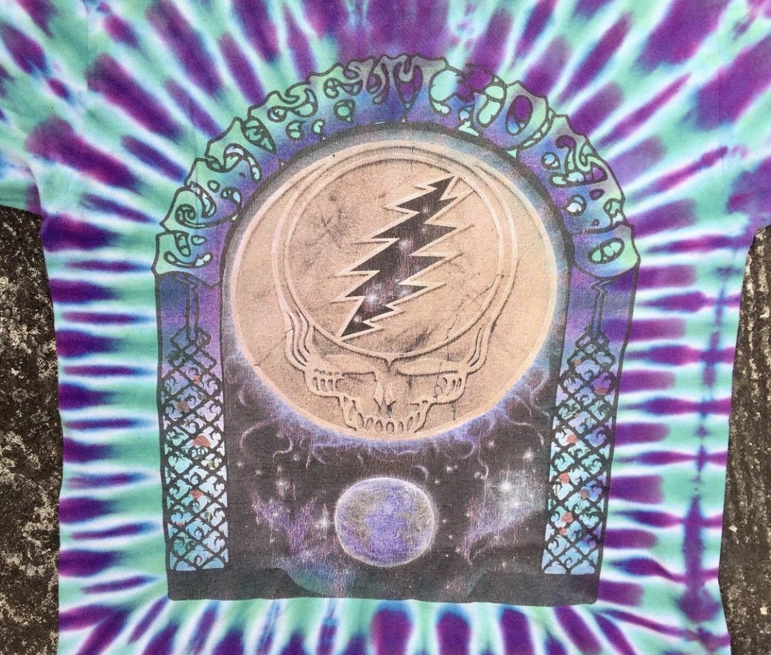 GratefulDeadHub's tweet photo. ~VINTAGE SHIRT OF THE DAY~ 30 years #vintage @GratefulDead #GratefulDea #GratefulDeadSub https://t.co/wqIZJEaIC2