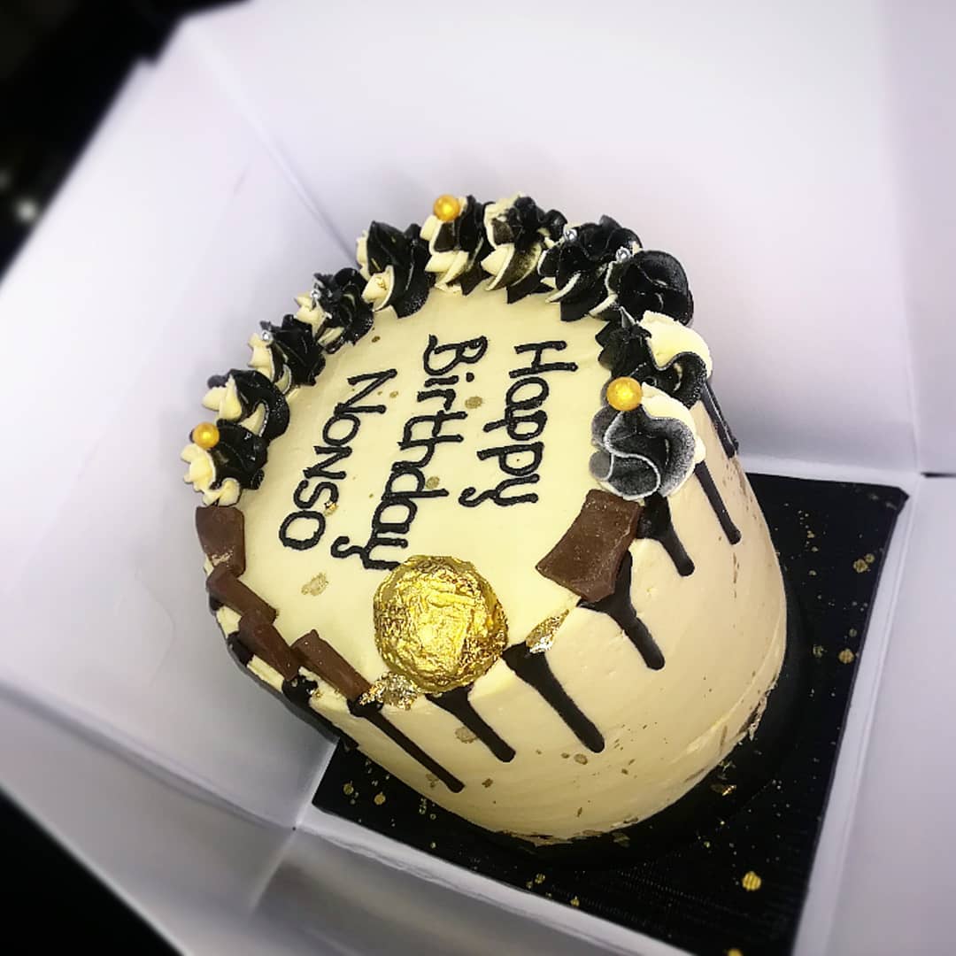 CavopeCakes's tweet photo. When was the the last time you gifted someone a cake? 🎂
Everyday is a good day for a slice of cake but birthdays are perfect days for something more than just a slice.
Have you tried our cakes yet?
#CavopeCakes #BirthdayCakesinAbuja #AbujaCakePlug #AbujaTwitterCommunity https://t.co/Ubog4jHxLr