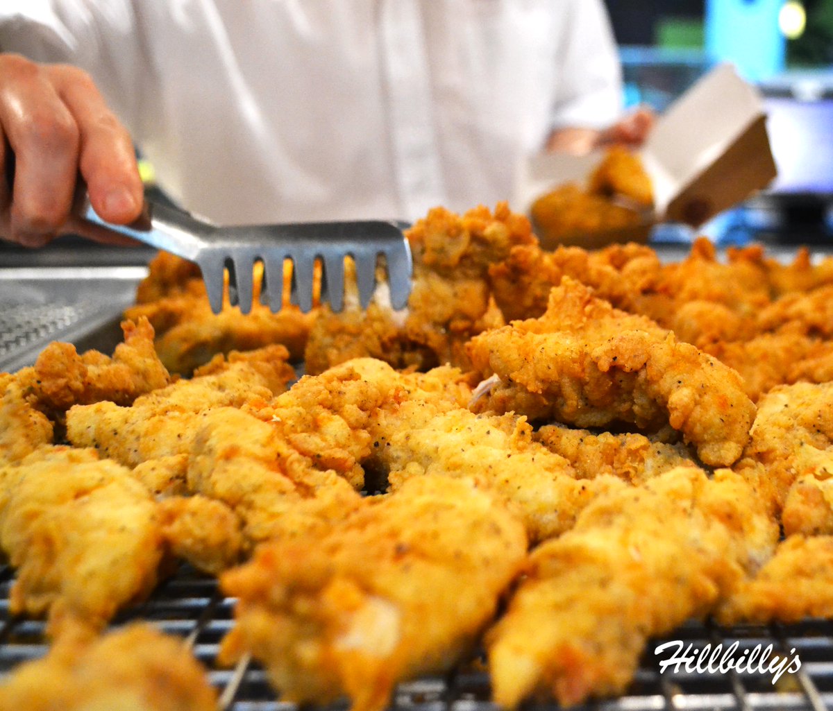 It's nearly the weekend! Reward yourself for all that home schooling with some delicious chicken tenders! 😍
.
.
.
.
.
#hillbillys #gravy #chicken #chickentenders #tenders #friedchicken #corkfood #dublinfood #tasty #yum #instagood #instafood #picoftheday