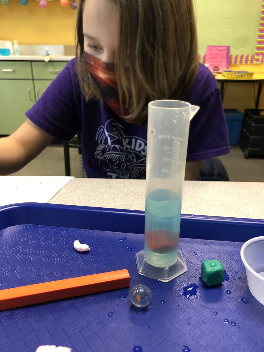 Holder5thgrade's tweet photo. Finding volume of an object by calculating water displacement.  @LBSharks @ISD5thGrade https://t.co/wQw1kMuObO