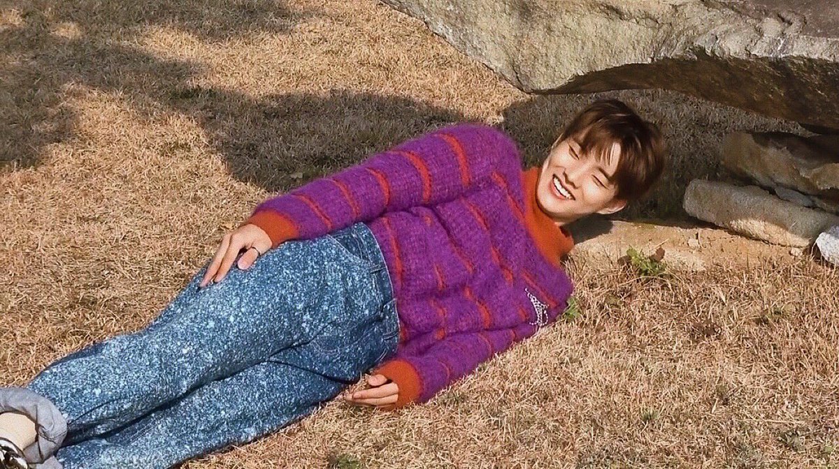 when he smiles like this and his cheeks go (⌒v⌒)