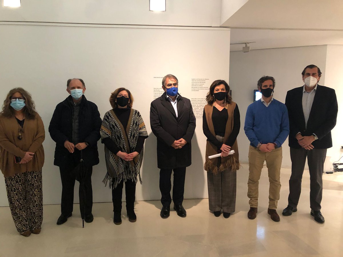 RosarioTamayoCS's tweet photo. En el Centro Anabel Segura, en #Alcobendas, se expone el proyecto fotográfico #Kadish de #SusanGuenun.
Una reflexión sobre la Shoá y el paso del tiempo.
#Kadish es una oración bella y profunda de exaltación a Dios y a la vida que se reza en recuerdo de los fallecidos. https://t.co/UKo9c52kwd