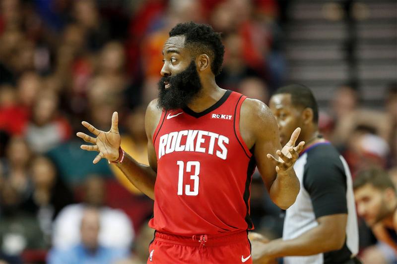 NBA_My_NEWS's tweet photo. ブルックリン・ネッツのカイリー・アービングが戻ってきました！カイリーの初戦で37得点の大活躍、ケビン・デュラントの38得点、ハーデンは21得点を含むトリプルダブルを達成しました！
お相手はクリーブランド・キャバリアーズでした。
#NBA 
#Kyrie 
#Harden 
#KevinDurant https://t.co/VBf7d03yhN