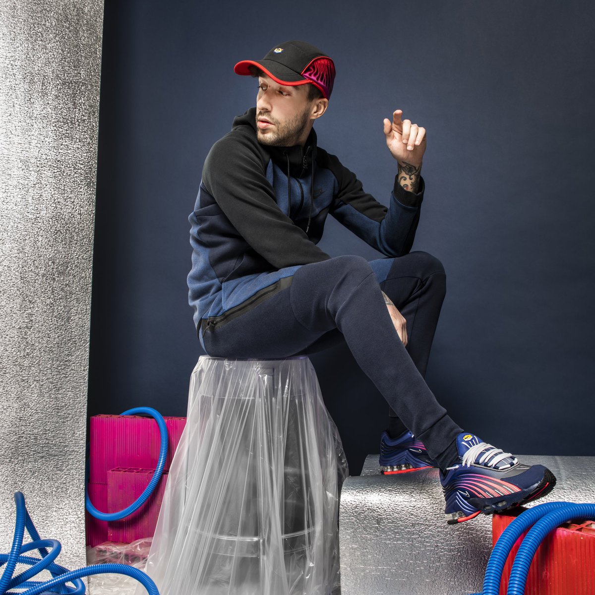 Jamil_Baida's tweet photo. Ho dedicato varie rime alle NikeTN commenta con la tua frase preferita 
@FootLockerEU #FootLockerEU #NikeTN 

Ph: Massimiliano 
Stylist e Design: Gin https://t.co/OgSqdlESG6