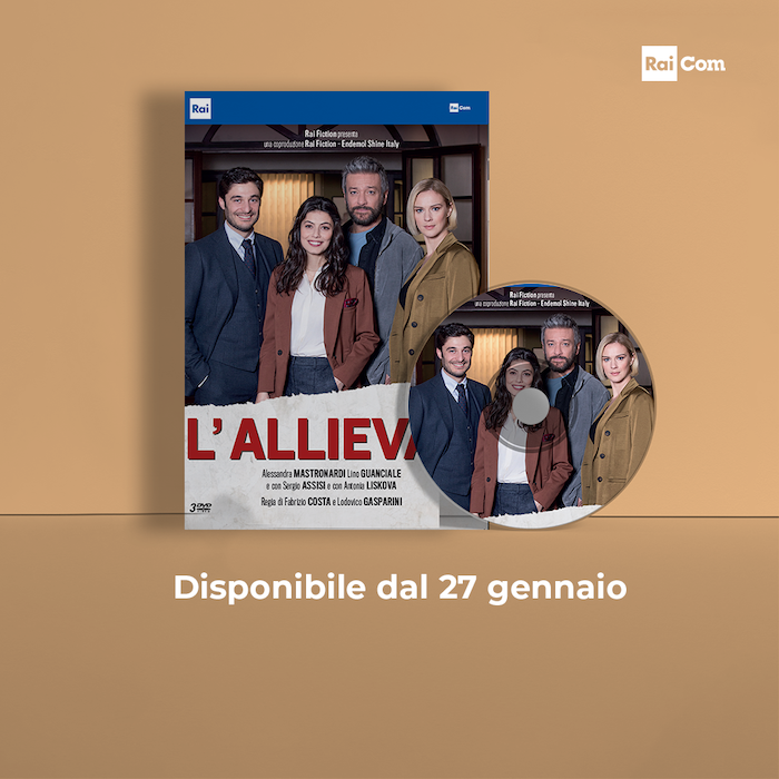 Raicomspa's tweet photo. Semplicemente, #savethedate 😍
#LAllieva3 dal #27gennaio nei migliori negozi e store online 
https://t.co/KaNbAgDfOl

@LinoGuanciale @alemastronardif #SergioAssisi  #AntoniaLiskova https://t.co/hhG6mo88QG
