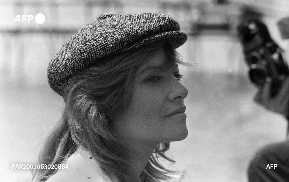 afpfr's tweet photo. L'actrice Nathalie Delon, qui avait notamment joué dans "Le Samouraï" de Jean-Pierre Melville avec son époux de l'époque, Alain Delon, est morte jeudi à Paris, à l'âge de 79 ans, a indiqué à l' #AFP son fils, Anthony Delon (Photo de 1973) https://t.co/jn060QjCov