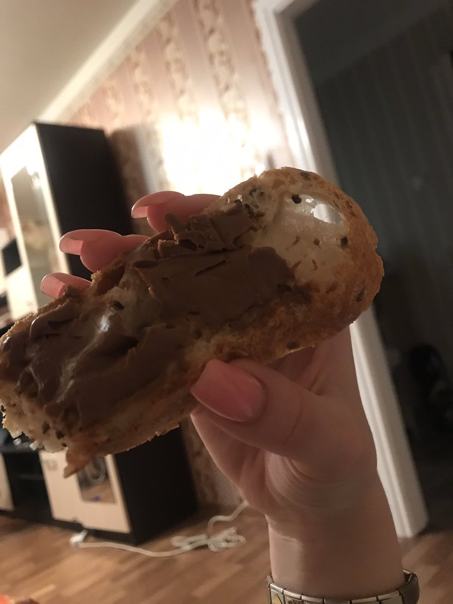dickknoww's tweet photo. Совместный выходной- это каждые полчаса просить его принести что-нибудь вкусненькое и чтобы спалось отлично - хлебушек с шоколадным маслом💙 https://t.co/GbiFxiibKo
