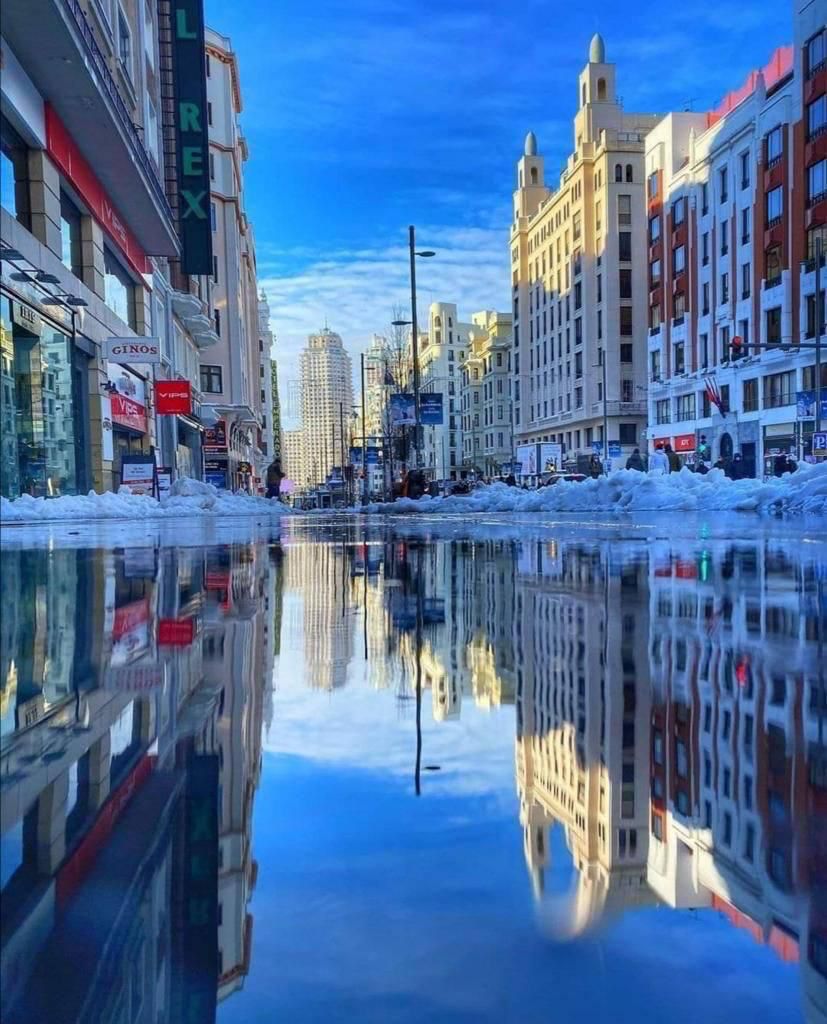 optimasoil's tweet photo. La nieve de este año ha dejado muchas estampas algunas sin dudarlo muy bonitas, aquí una de la Gran Vía en la que no se aprecia el pavimento que hay debajo , pero haberlo lo hay!!! Zycotherm en los pavimentos. @zydex@optimasoil https://t.co/WkrCN8kwVf