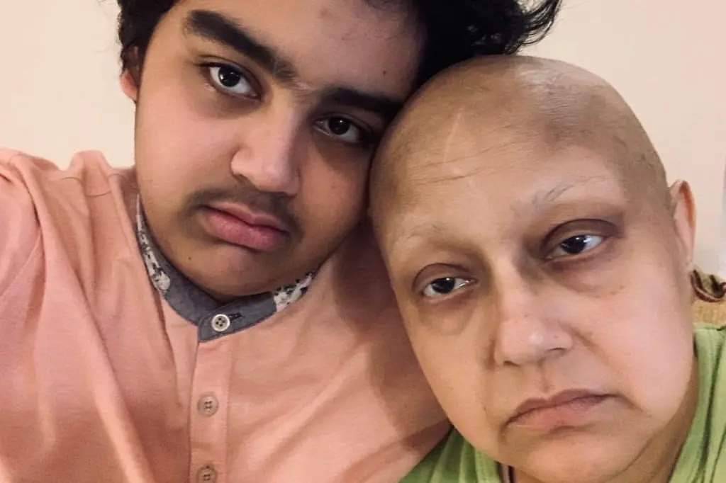 aliqasim's tweet photo. Let's support this Pakistani Boy who has started GoFundMe campaign for his mom with cancer, bank account details also mentioned in a last picture. Please share it as much as possible &amp; support them. https://t.co/vDQLS9L9FK
