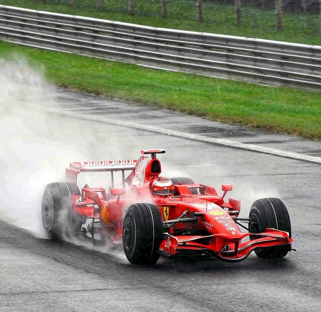 F1inthe2010s1's tweet photo. Kimi Raikkonen - 2007 https://t.co/Ly92Wogmzz