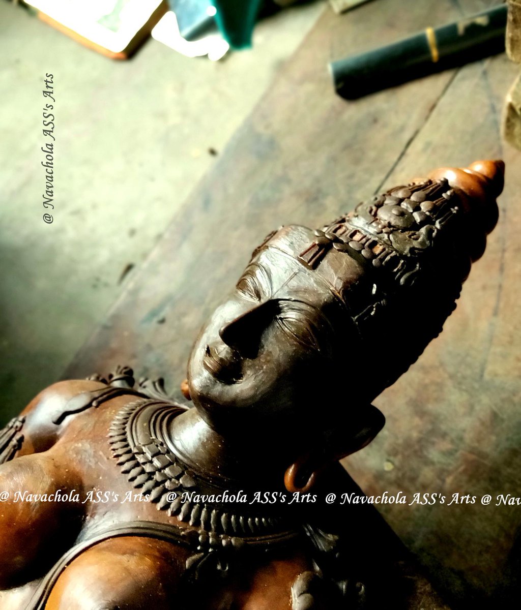Navachola's tweet photo. Something superlative!! right ?☺
Just WAX Work under progress click alone 🙂😊
#SouthIndianArt #SouthIndianBronze #BronzeCasting #Chola #chola_Sculpture #SwamimalaiBronze #Indian_art #indian_sculpture #Bronze_sculpture #Cast_in_bronze #Hinduism_Statues #hinduism https://t.co/TmUlOjoLnE
