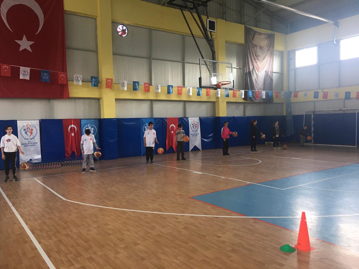 GSB_Tokat's tweet photo. #SPORTOKAT'TA ANTRENMANLAR DEVAM EDİYOR

Kovid-19 kapsamında alınan yeni tedbirlere uygun olarak hazırlanan antrenman programı çerçevesinde Almus İlçe Spor Salonumuzda devam eden #SporTokat Basketbol çalışmalarımızdan kareler.

@kasapoglu @gencliksporbak https://t.co/T5wkzAp4Ku