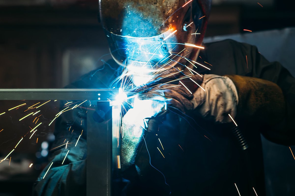 airproductsuki's tweet photo. Welders - see the bigger picture. Try our new welding gas selector and maximise your results. https://t.co/azP8n2mb0X 
#welders #welding #weldprocess #ukmfg #manufacturing #production https://t.co/LdB0tMyPHl