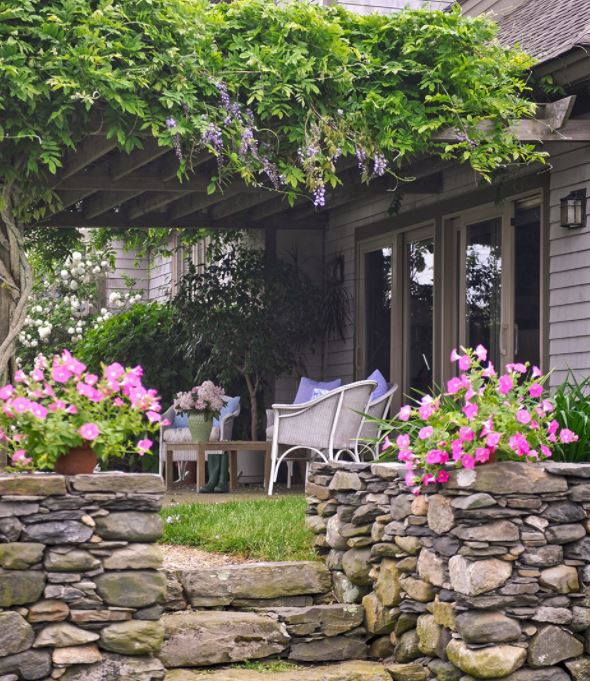 HyattLandscping's tweet image. Budget friendly and DYI ways to spruce up your backyard living spaces.  #backyardliving #familybackyard 
bhg.com/home-improveme…