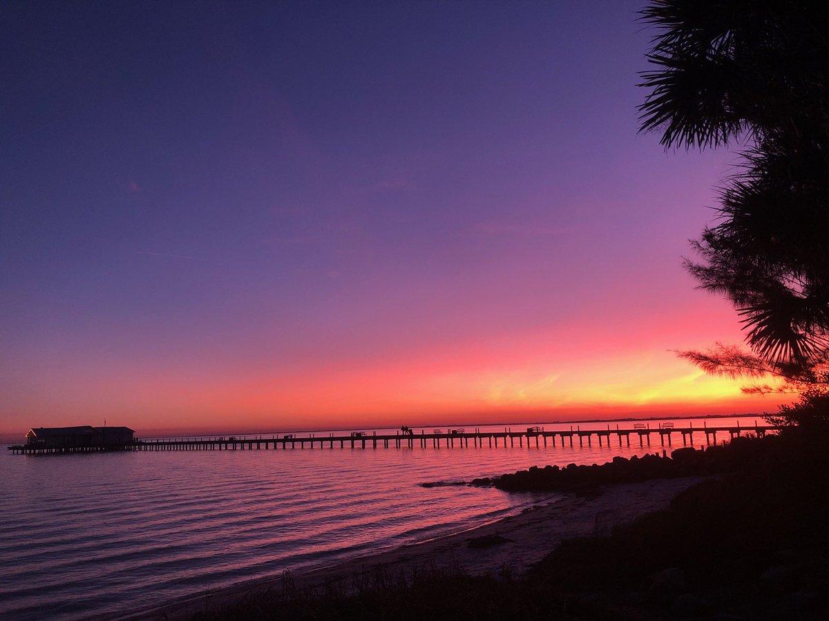 ChaosJenkins's tweet photo. One more day y’all! You can do it! And remember YOU MATTER! In case you needed to hear it today! #sunrise #nofilter https://t.co/zNZT55hOla