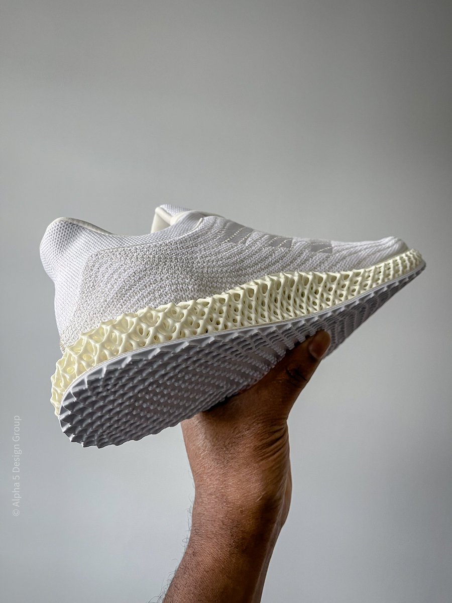 Kaeno's tweet photo. ♻️ For the Oceans @parleyforoceans x @Carbon x @adidasrunning 🙏💛✌️ https://t.co/Jb1U2EdKdF