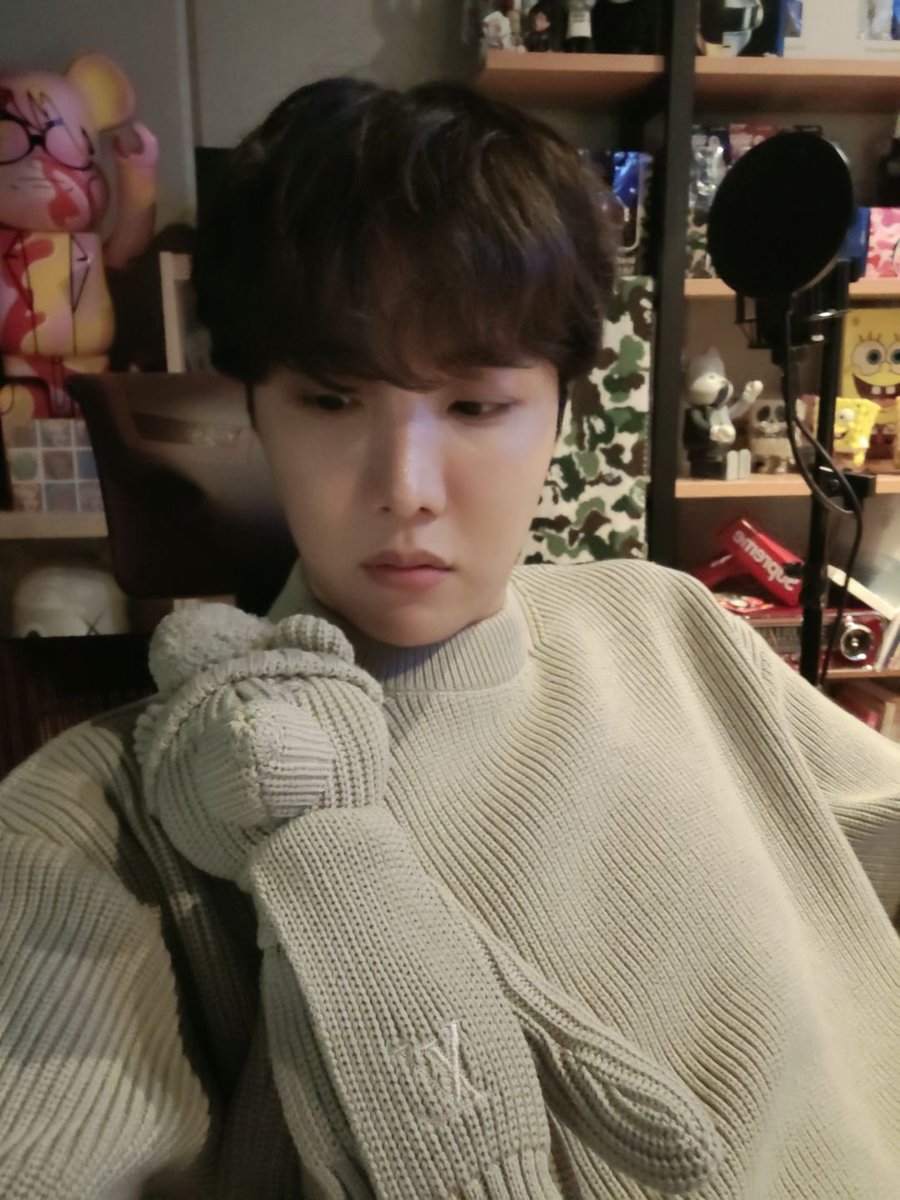 purpleloveplus's tweet photo. Hoseok — Weverse 🐿️
21.01.2021 (9:43 PM KST)

✎🧐🥴😏 

#BTSARMY #BTS @BTS_twt https://t.co/yu4WZZMhJ5