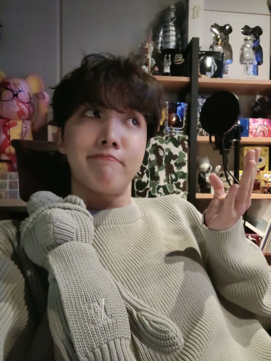 purpleloveplus's tweet photo. Hoseok — Weverse 🐿️
21.01.2021 (9:43 PM KST)

✎🧐🥴😏 

#BTSARMY #BTS @BTS_twt https://t.co/yu4WZZMhJ5