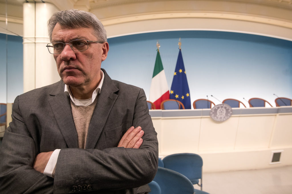 cgilnazionale's tweet photo. "Mi auguro che domani inizi davvero una nuova fase, nella quale le organizzazioni sindacali siano coinvolte non solo per gestire l’emergenza, ma anche per progettare un nuovo modello di Paese”. Così #MaurizioLandini commenta la convocazione di Conte per domani su #Recovery https://t.co/NmZoI0sPuK