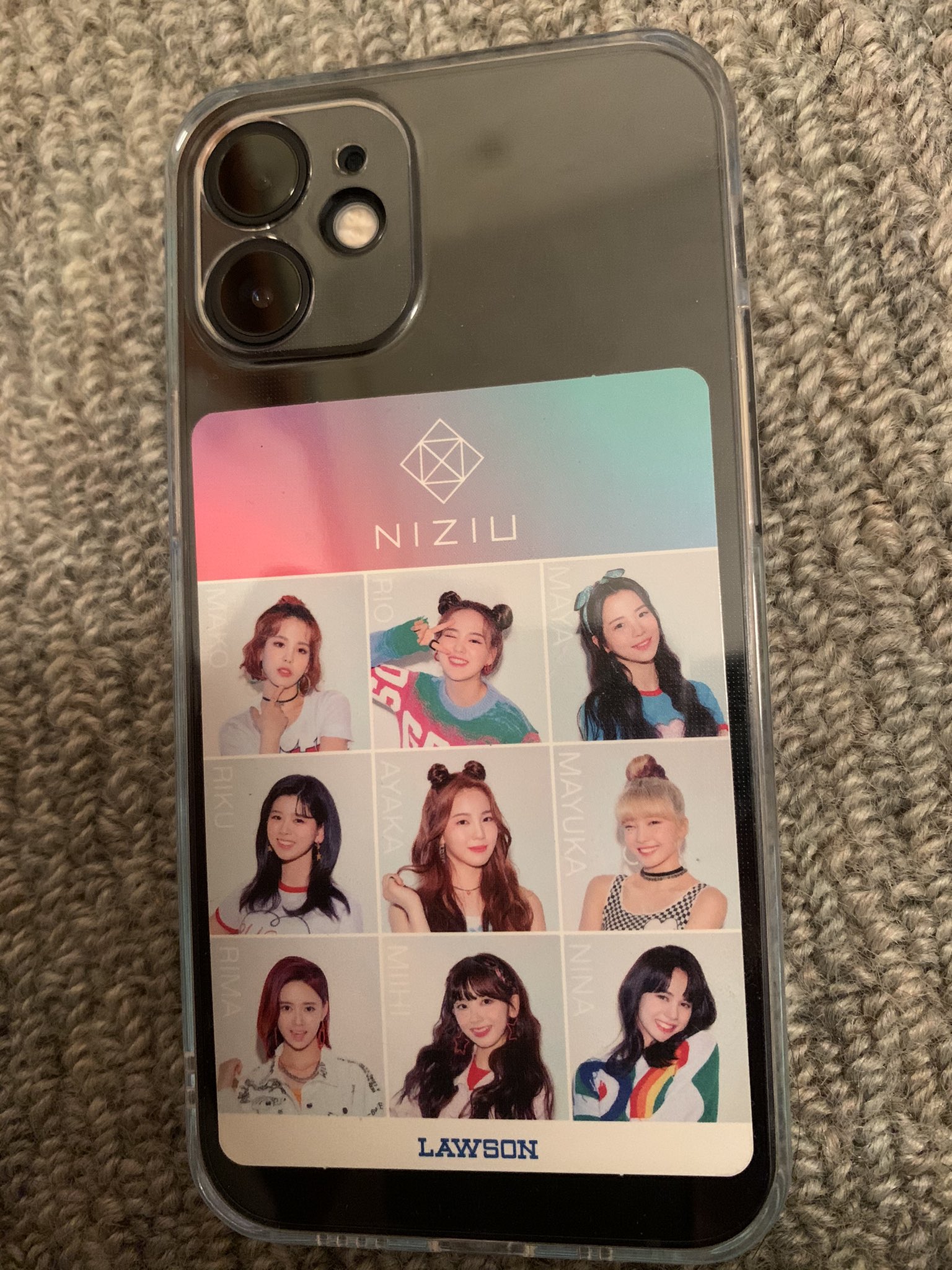 グンp ようこそiphone12miniちゃん Twiceのトレカケース手元にないからとりあえずniziちゃんいれといた スマホデビューが5cだったから懐かしいサイズ感 T Co Ykbybp9lvk Twitter