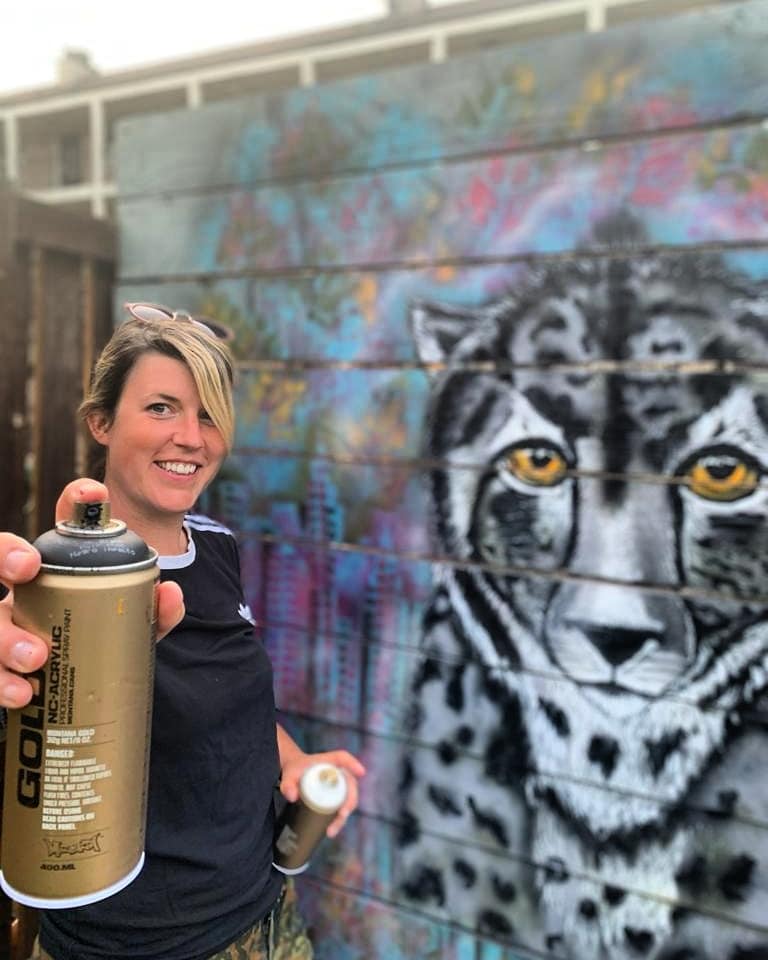 PaisleyArts's tweet photo. 🌴 #FeatureThursdays - artist Cheryl Galbraith.
🖌️ Specialising in acrylic & spray paint.
🐆 Often painting a new chimpanzee or hyena, not the most common animals you would find walking the streets of Paisley.
Read more on our IG &FB!
& check out https://t.co/5AO0JKjc3d https://t.co/qFItPb5TZu