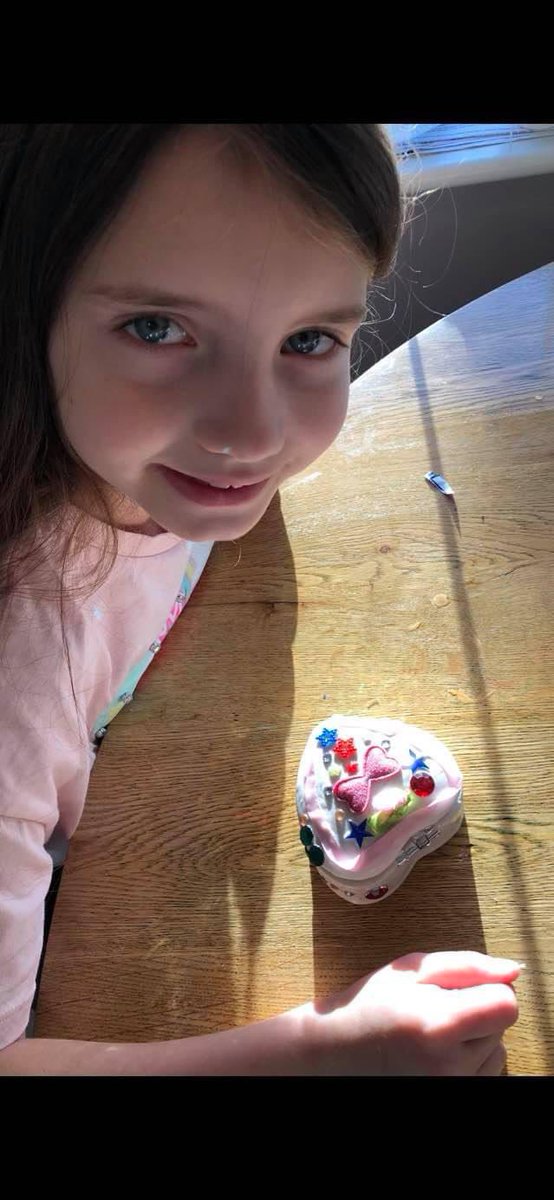 rhian_bailey's tweet photo. So today we done art and summer made some lush trinket boxes and made a card for her nanny’s 88th birthday 🎉 too @MsJonesYBS #BEDWEN https://t.co/8y5yPWzQw1
