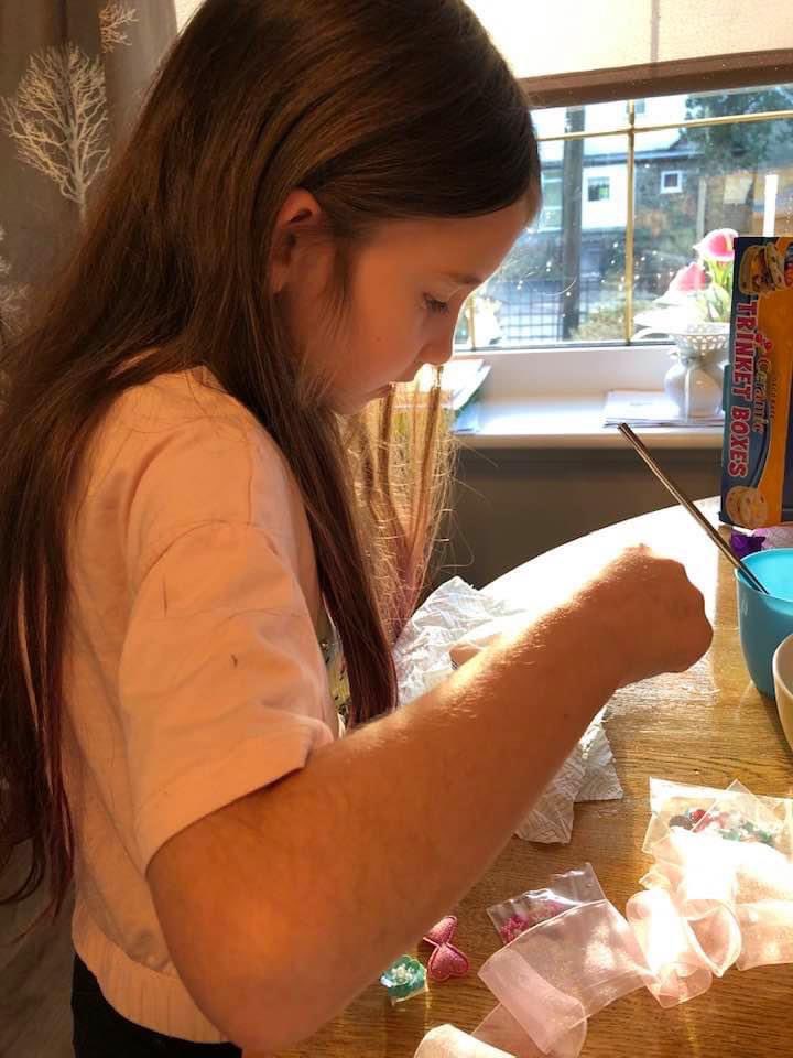 rhian_bailey's tweet photo. So today we done art and summer made some lush trinket boxes and made a card for her nanny’s 88th birthday 🎉 too @MsJonesYBS #BEDWEN https://t.co/8y5yPWzQw1