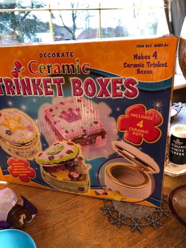 rhian_bailey's tweet photo. So today we done art and summer made some lush trinket boxes and made a card for her nanny’s 88th birthday 🎉 too @MsJonesYBS #BEDWEN https://t.co/8y5yPWzQw1