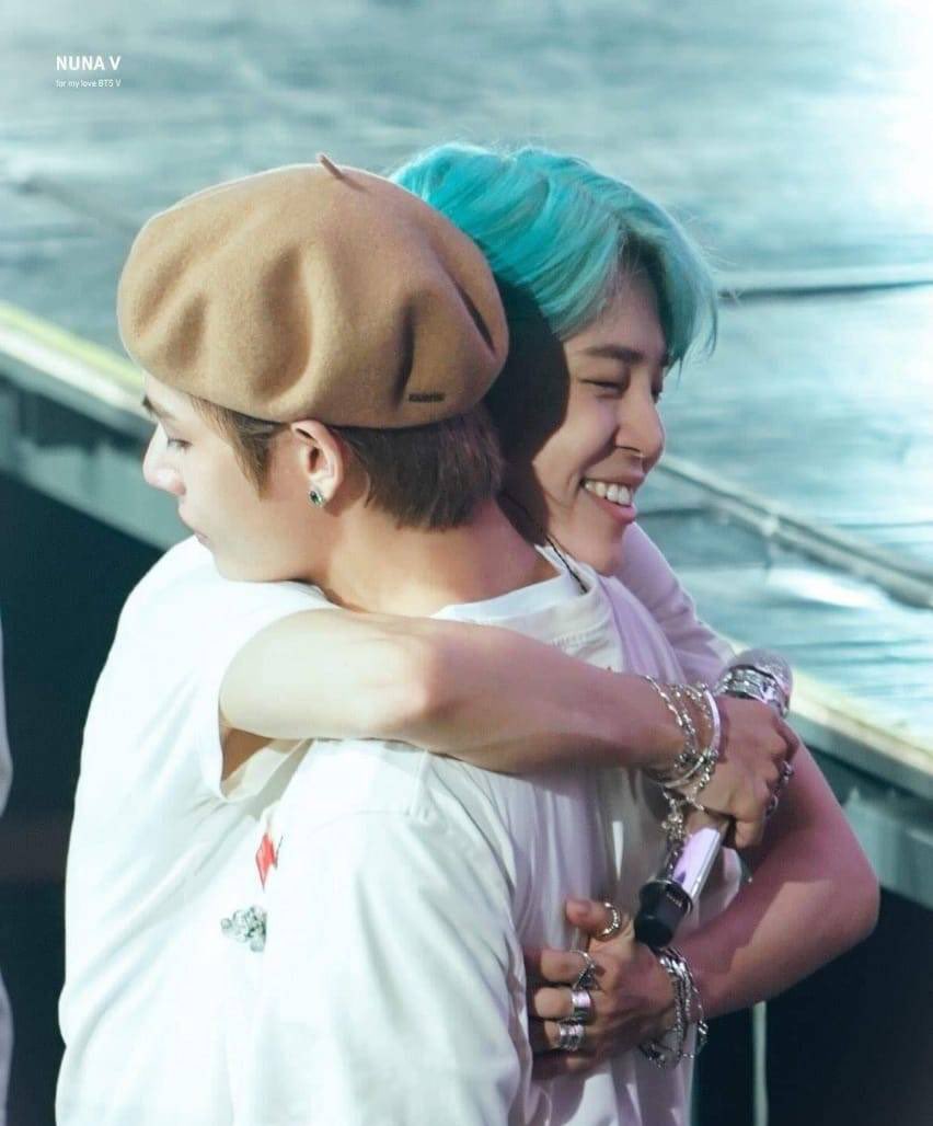 Jimin when he hugs tae......