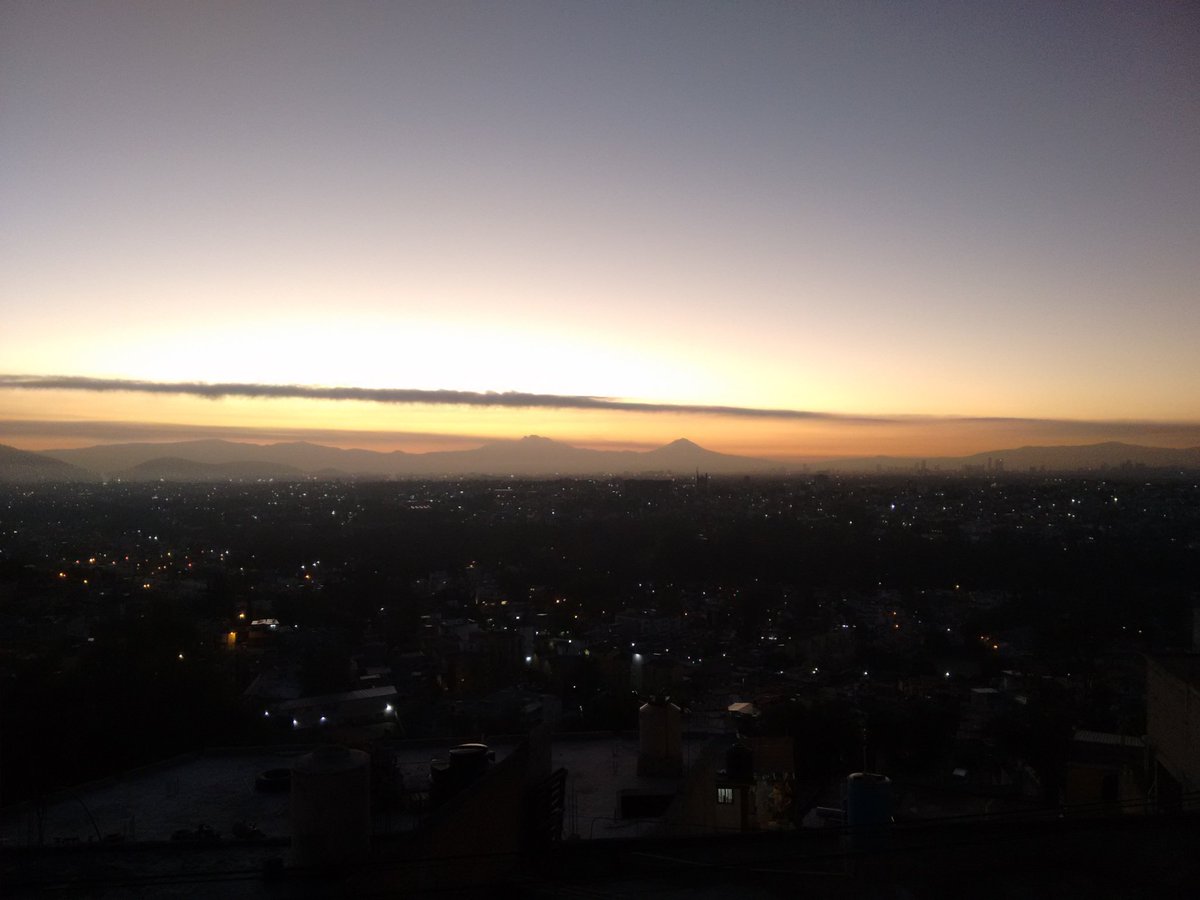 AriasAlexdf's tweet photo. Hermoso amanecer en la ciudad de México.. https://t.co/LIIsFVlNV8